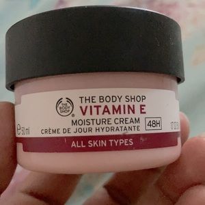 Vitamin E moisture cream and hydrating toner